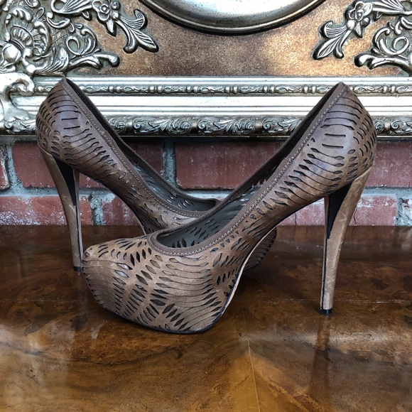 L.A.M.B. Heels - Picture 4 of 5
